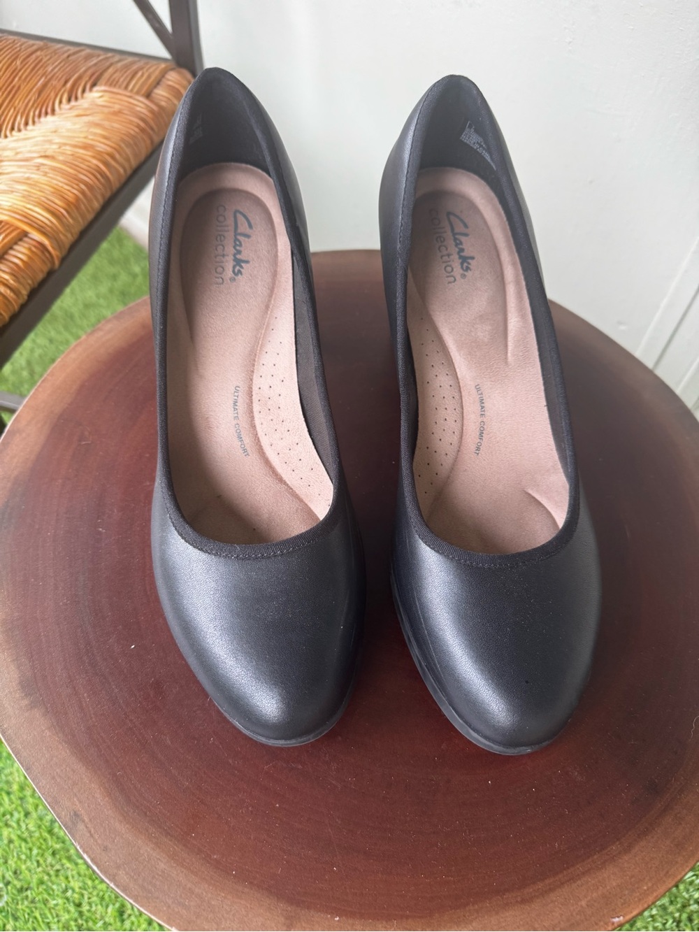 Clarks Black Round-Toe Low Heel Pumps